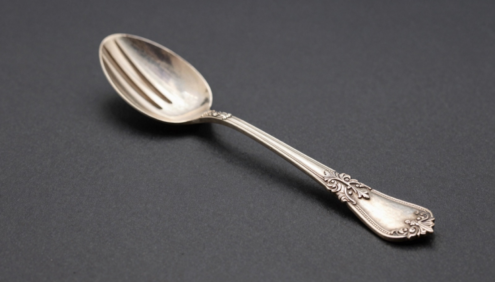 Best app to identify antique silverware patterns in 2026