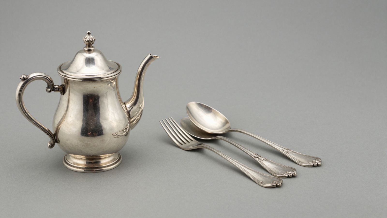 Silver hollowware vs. flatware: identifying and valuing each